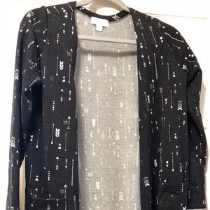 Small black/white arrows Lularoe Sarah. NWOT.